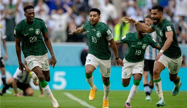 السعودية تفجر أولى مفاجآت مونديال 2022 وتهزم الأرجنتين بثنائية