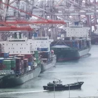 كوريا الجنوبية تسجل عجزا بالحساب الجاري في نوفمبر مع تراجع الصادرات