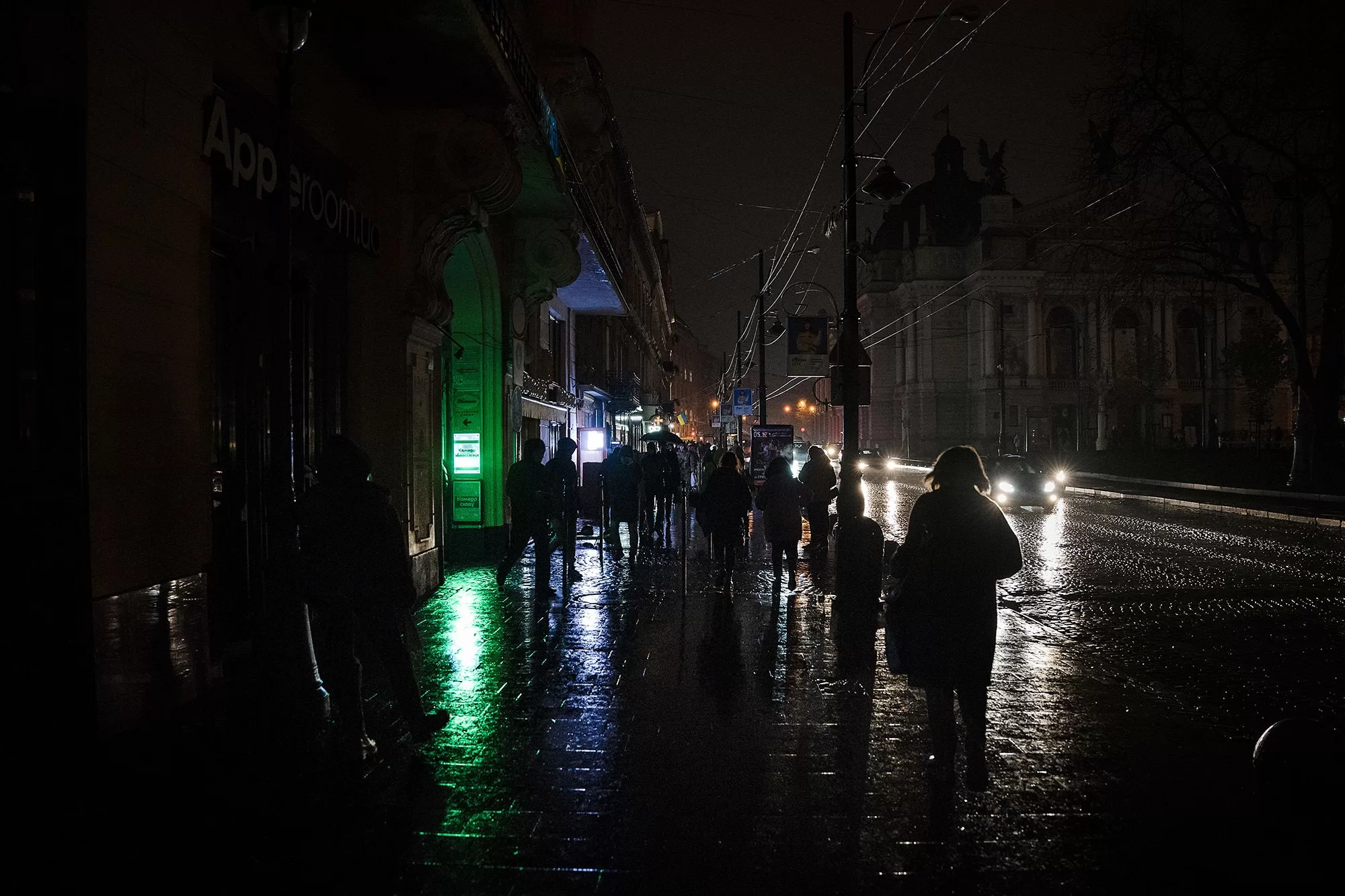 أوكرانيا تتسلم 300 ألف مولد كهرباء لمواجهة البرد والظلام